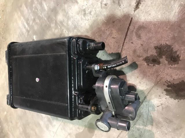 2001-2002 Toyota 4Runner EVAP Fuel Vapor Canister - Used OEM