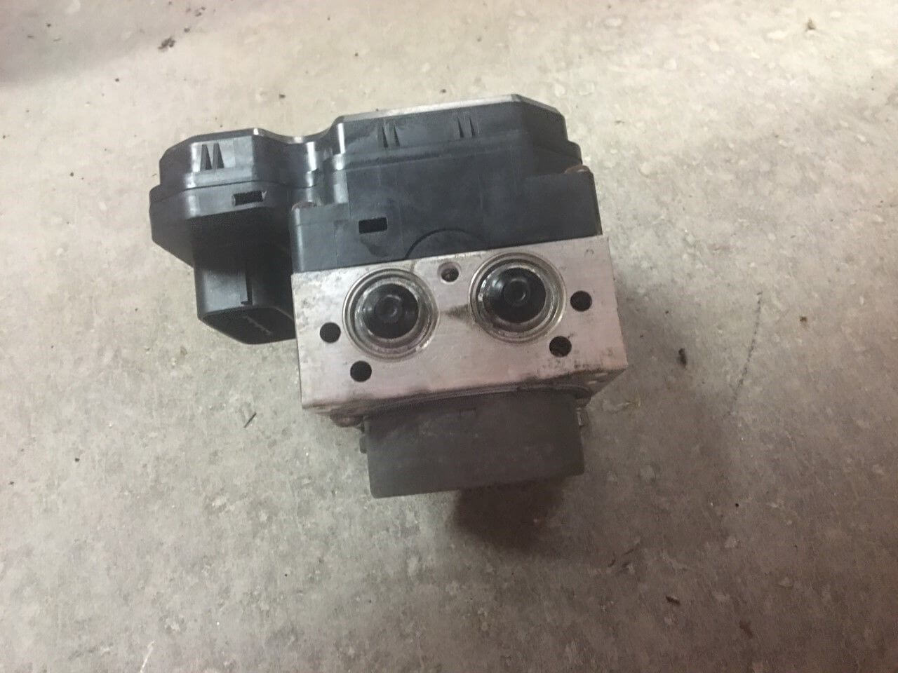 2009-2010 Toyota Corolla ABS Actuator Pump Assembly - Used OEM