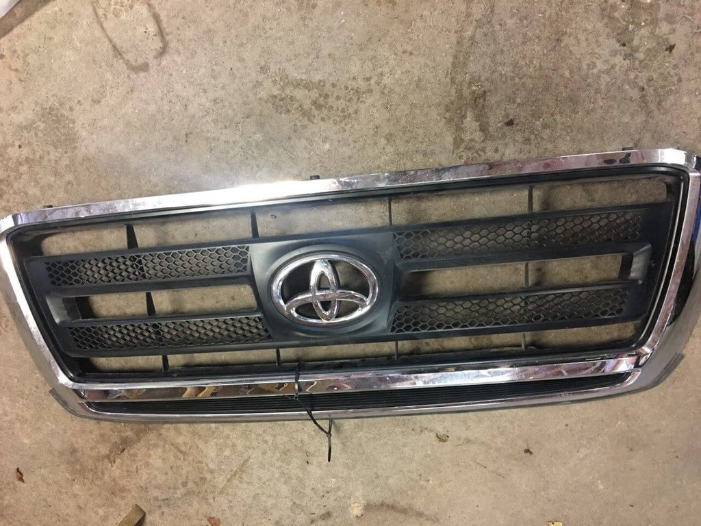 2009-2013 Toyota Tundra SR5 Upper Grille Chrome Black - Used OEM