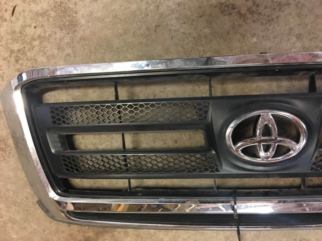 2009-2013 Toyota Tundra SR5 Upper Grille Chrome Black - Used OEM